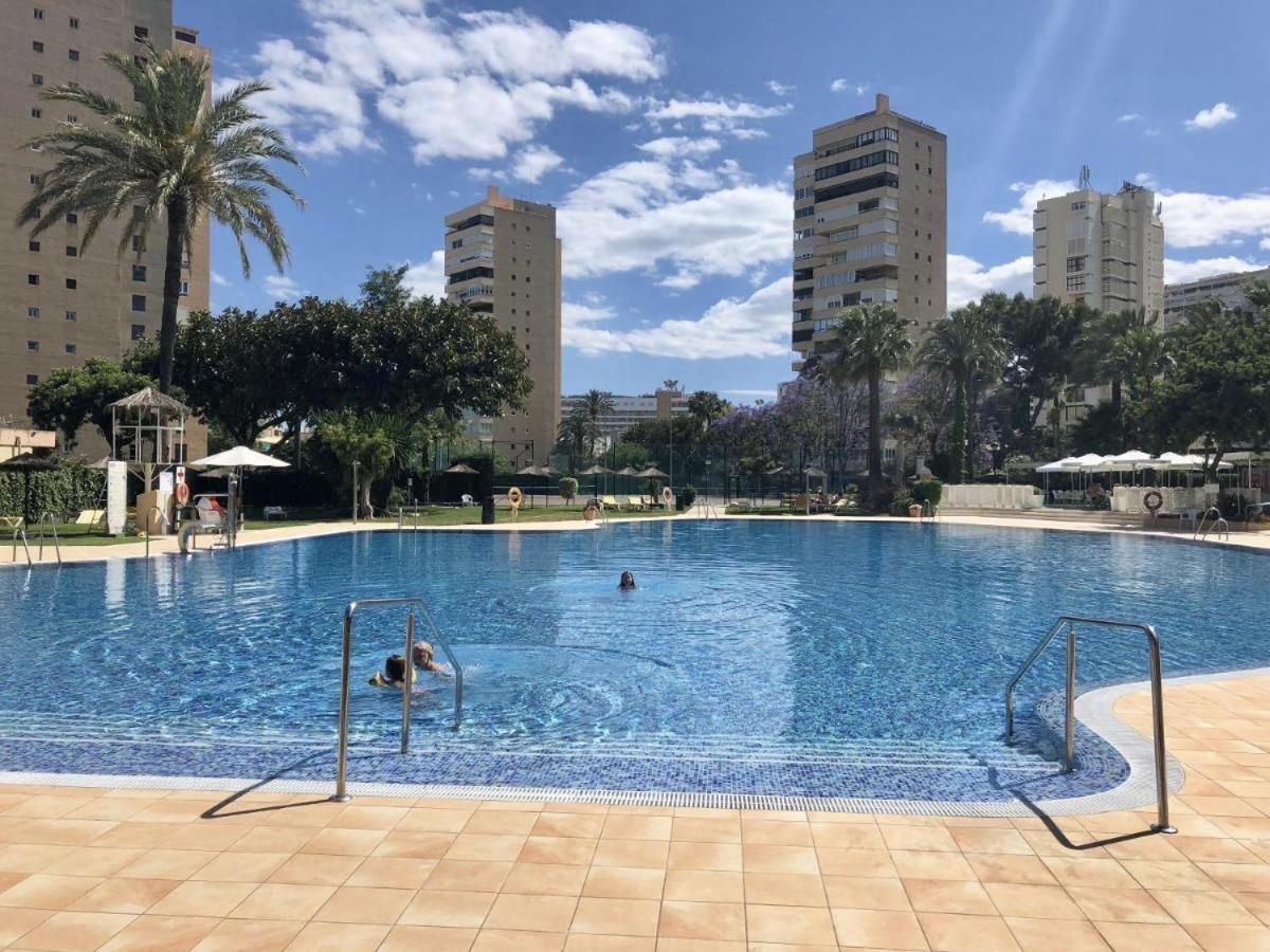 Exclusive Beachfront Apartment Torremolinos - Pool - Paddle - Tenis - Wifi - Central Aircon Εξωτερικό φωτογραφία